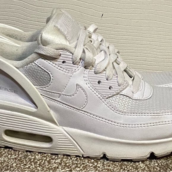 Nike Air Max 90 Flyease (GS) Triple White CV0526-102 Youth Sz 7Y EUC - Picture 6 of 7